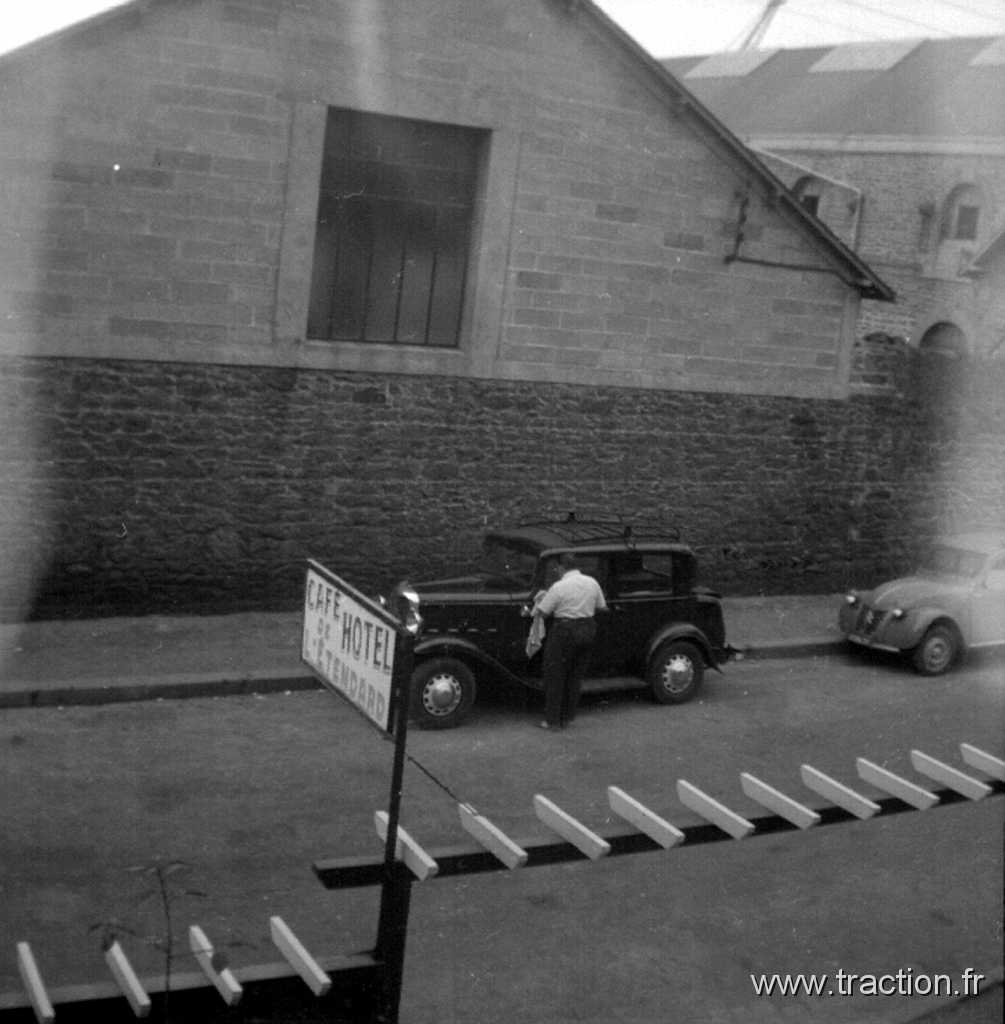 1960_08_00 1800B.jpg - 1960 Raymond LÉVÊQUE astique sa Rosalie Citroën